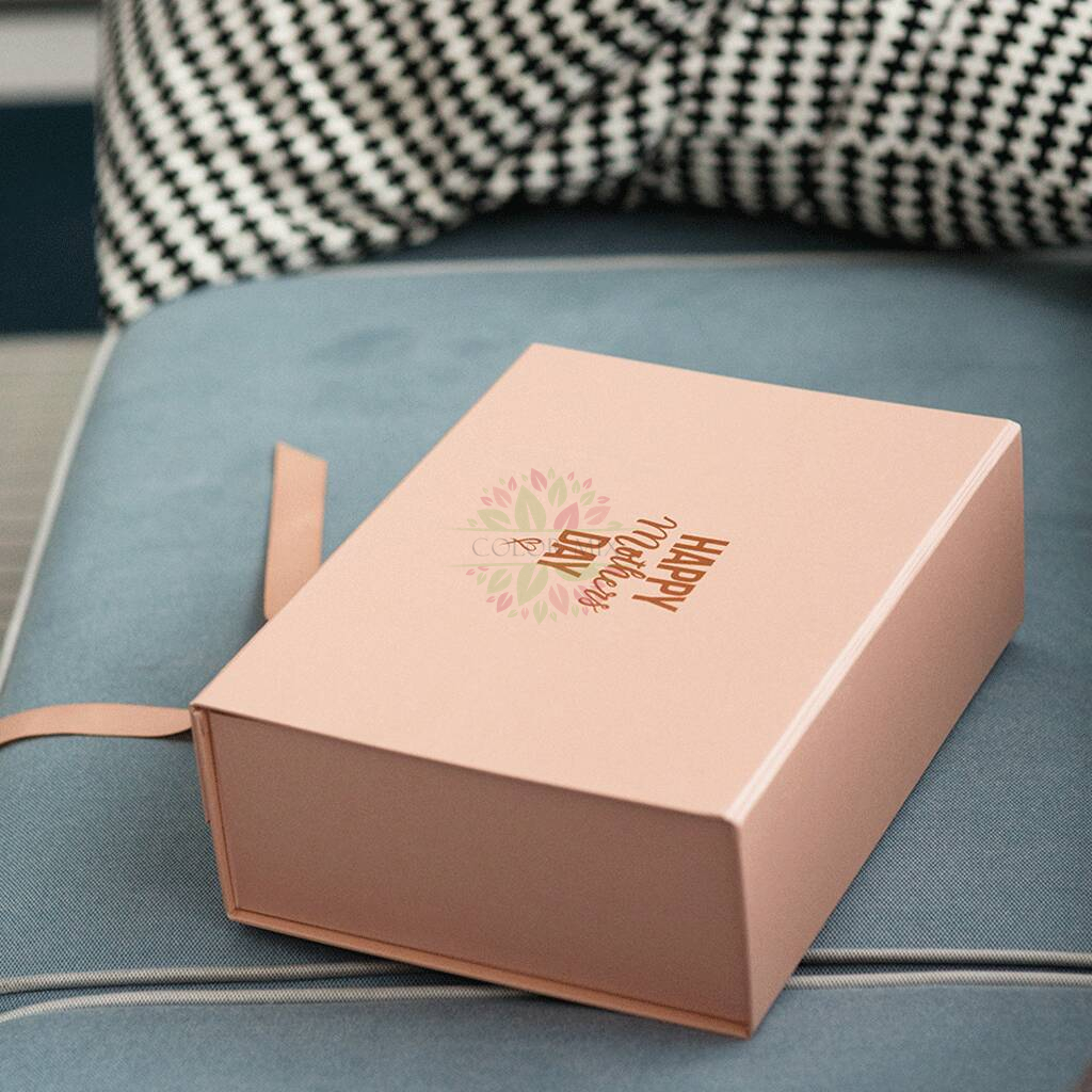 Caixa de presente de dia das mães rosa com folha de ouro
