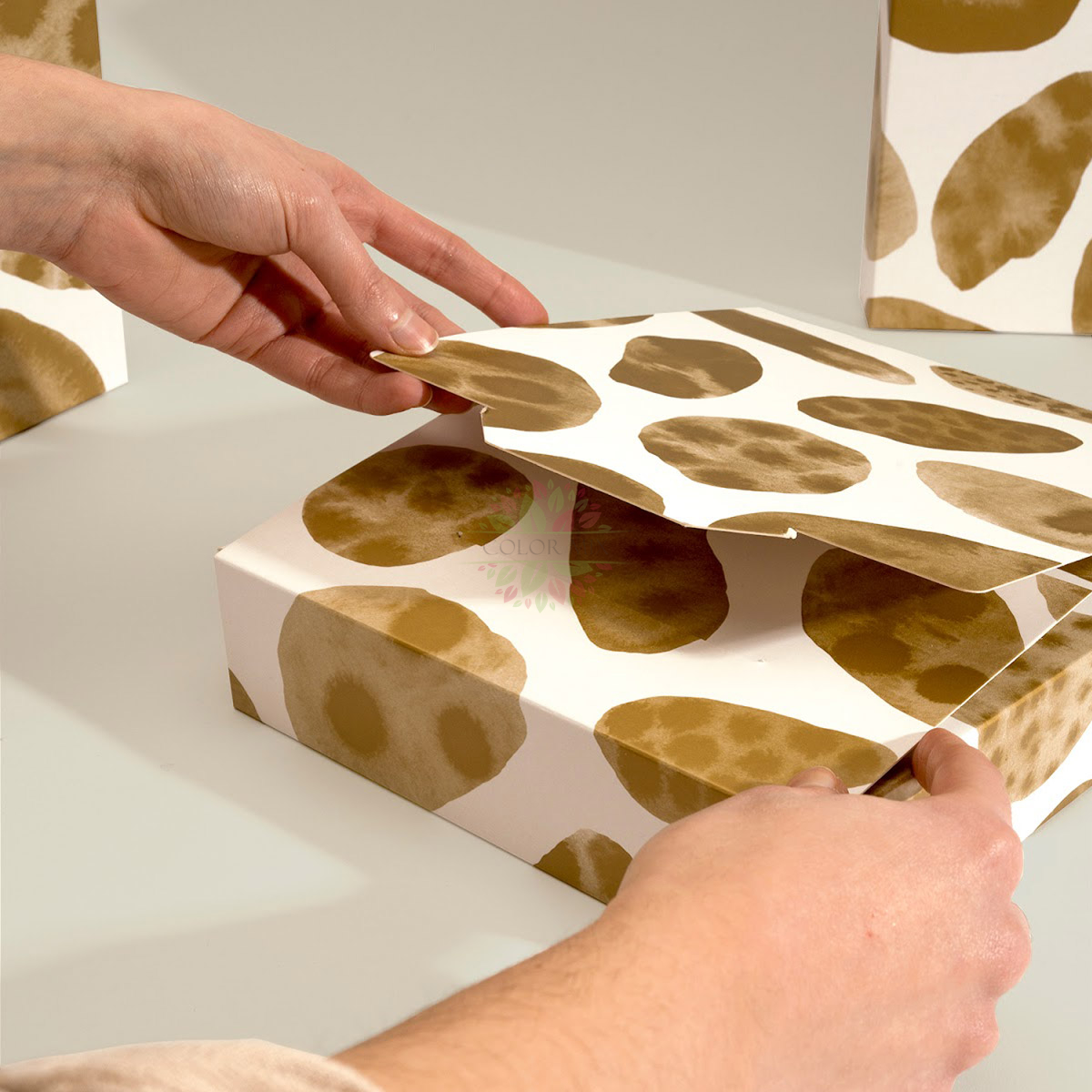 Caixa de papel envelope de design simples para cachecol